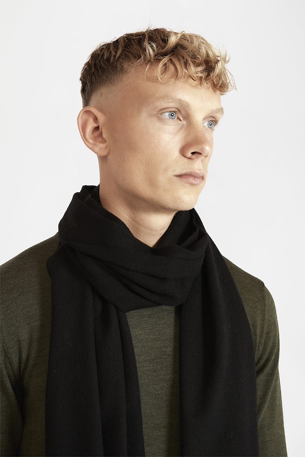 Matinique Black Merino Wool Scarf